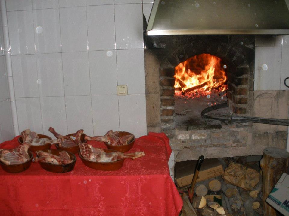 Hostal Restaurante Villa De Sepulveda Exterior photo